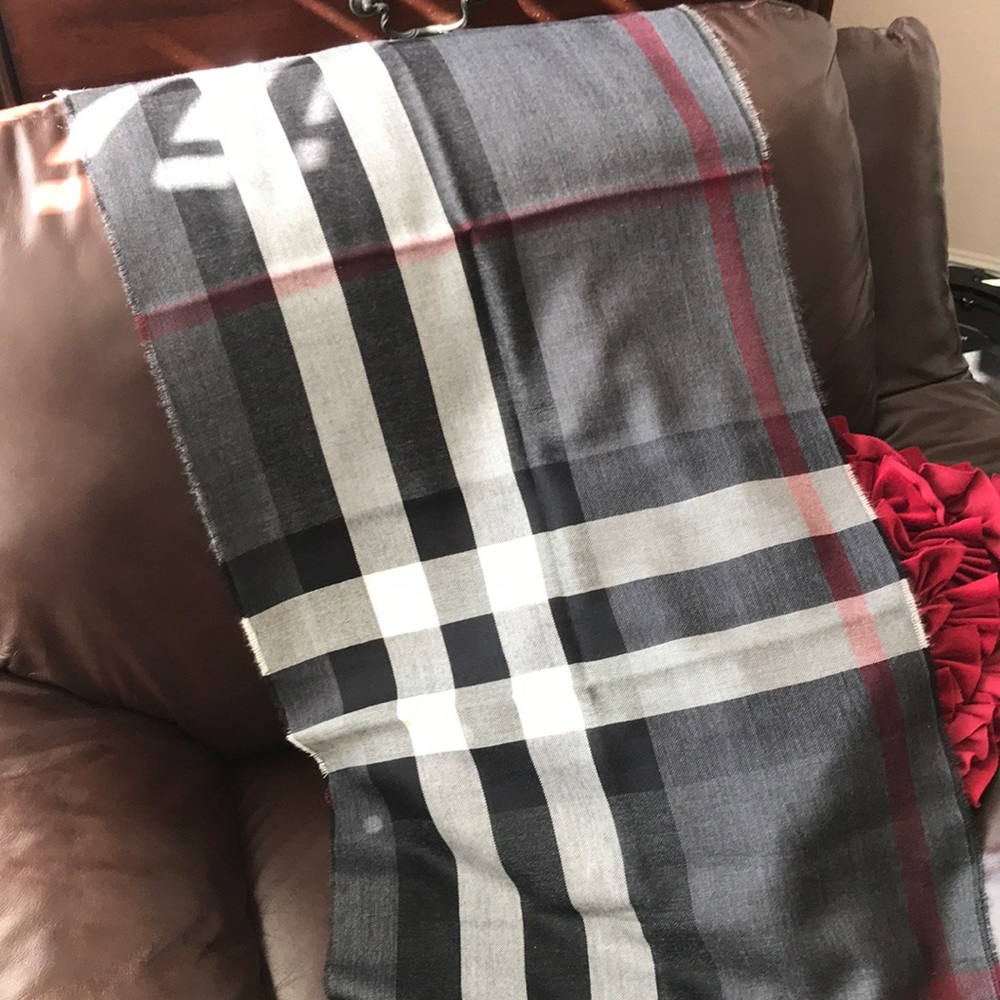 NWT Auth Burberry Scarves - Picture 4 of 8